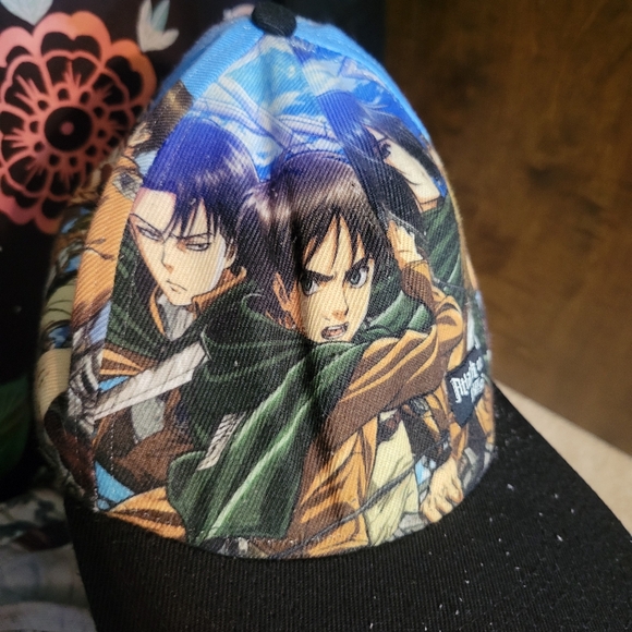 Attack on Titan Caps - Pick - Good condition! - Picture 3 of 8
